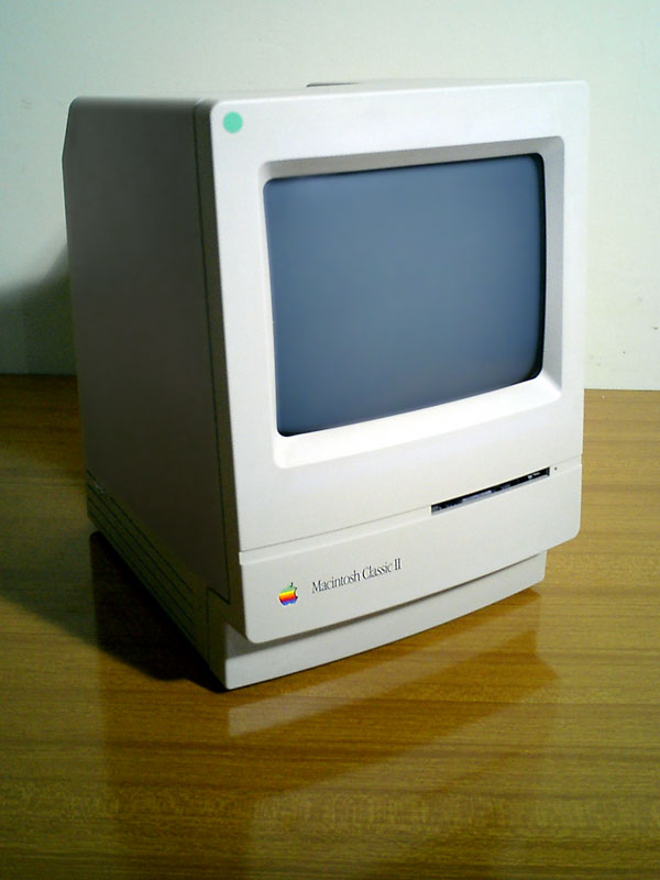 Macintosh_Classic_II.jpg