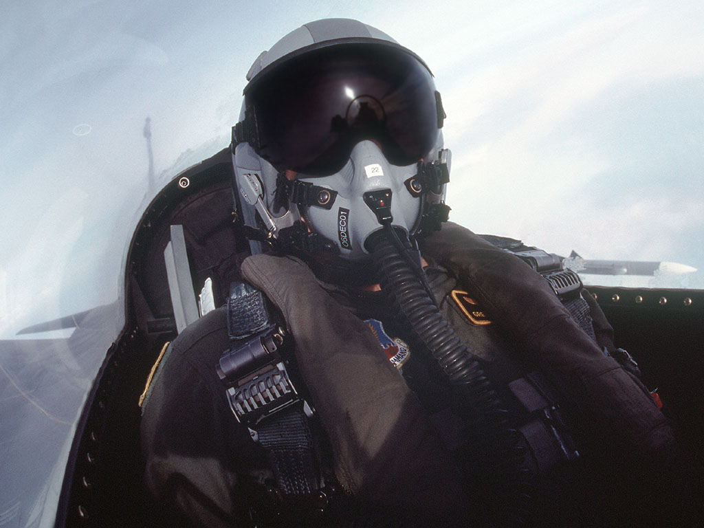 F16-pilote.jpg
