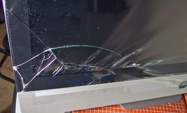 imac_i7_broken_glass.jpg