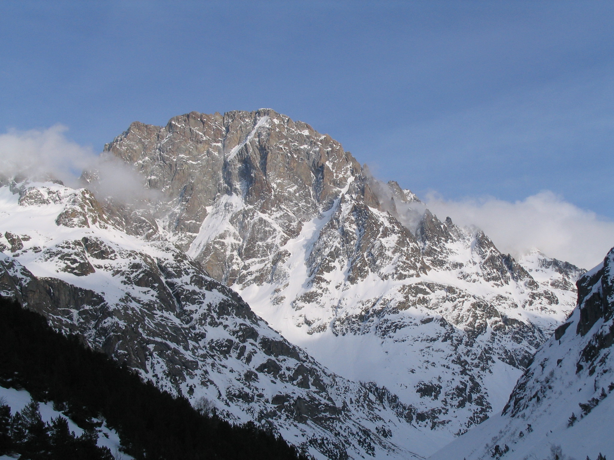 Ailefroide_(3953)_Face_Nord.jpg