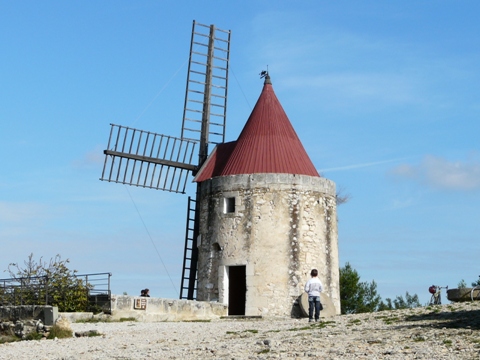 le-moulin-de-daudet-a-fontvieille.jpg