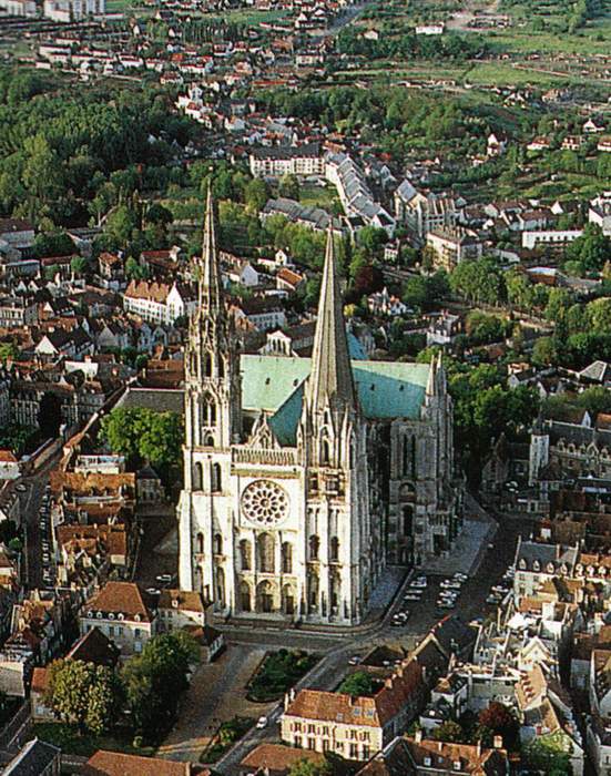 chartres_entier.jpg