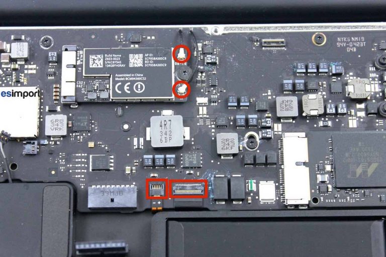 04-DECONNECTER-2-ANTENNES-WIFI-RETRO-ECLAIRAGE-CLAVIER-TRACKPAD-MACBOOK-AIR-A1466-MI-2013-768x512.jpg